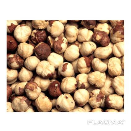 100% natural hazel nuts and ripe hazelnuts without husks