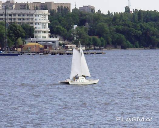 Professional construction of catamarans to order.